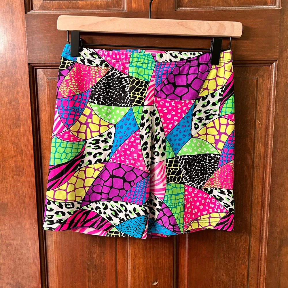 FIT 2 WIN VTG 80s Neon Girls Bike shorts. Size M. Rare find!!